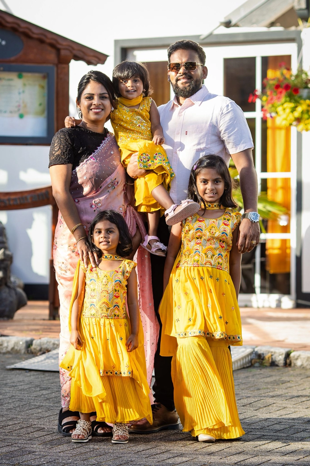 Nisanthy Inparasa mit Familie